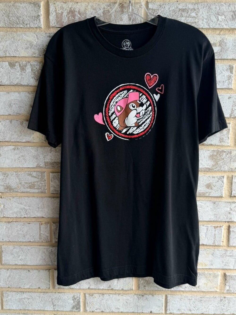 Buc-ee's 100% Cotton Short Sleeve Crew Neck " Love is in the Air" T-Shirt Size M